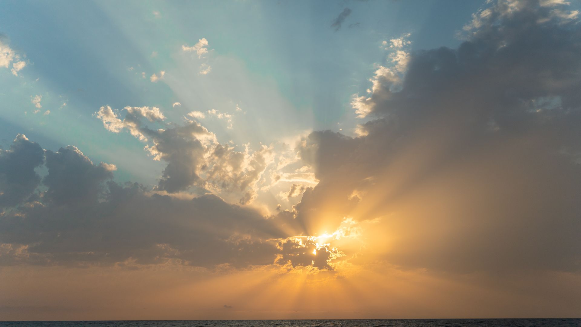 Achter de wolken schijnt de zon